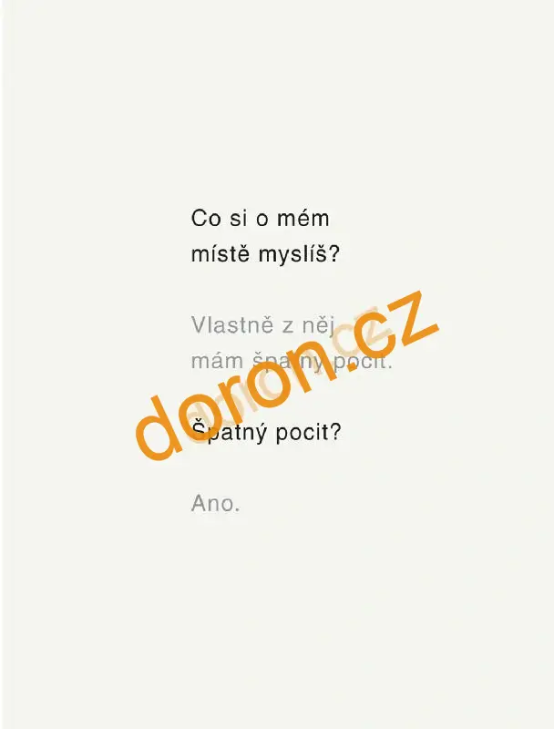 Vedle pandy leží kšandy